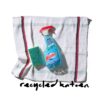 theedoek PUEBCO off white met rood en zwarte streep van recycled katoen met schoonmaakspullen