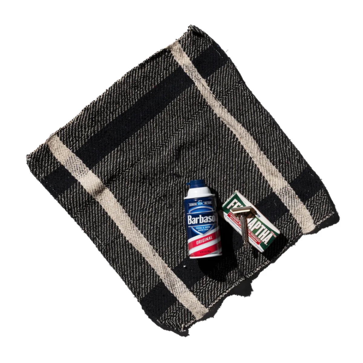 handdoek PUEBCO zwart met zwart/wit ruit van recycled stof met product details