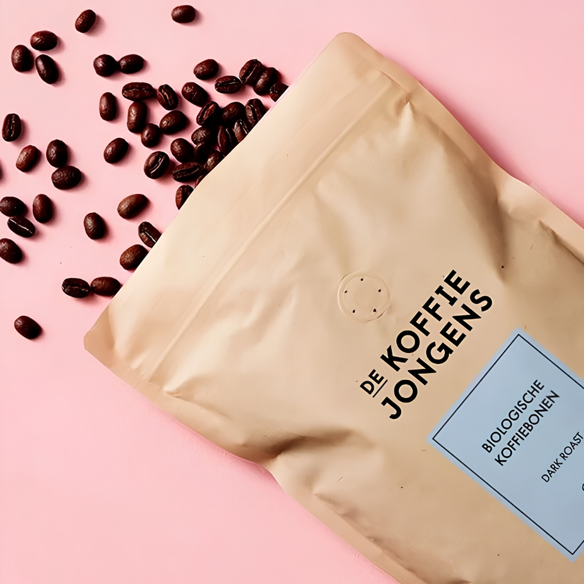 De koffiejongens dark roasted bonen open verpakking met bonen