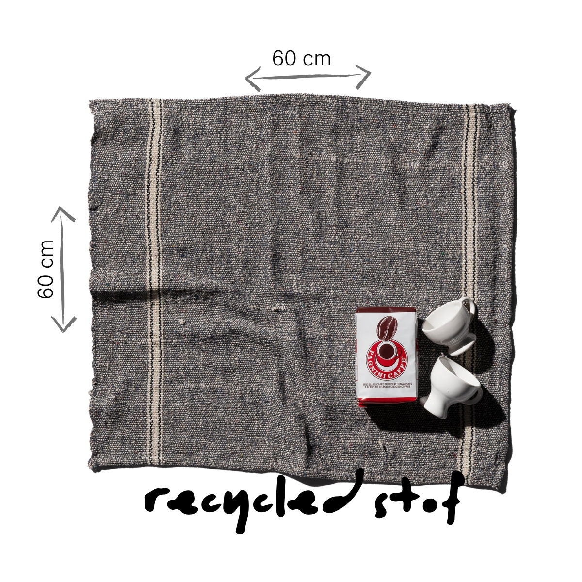 handdoek PUEBCO grijs met wit streep van recycled stof met maatvoering
