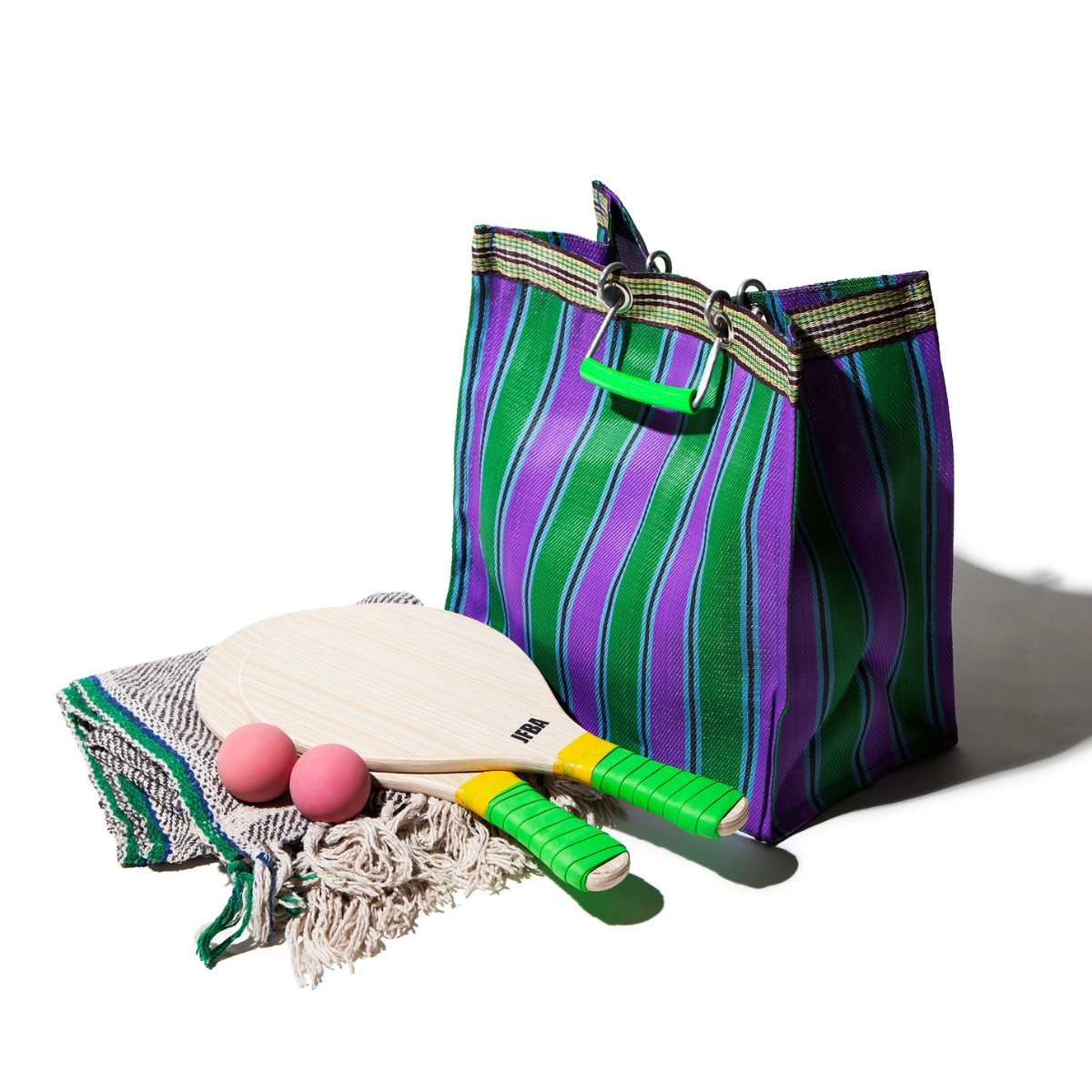 Puebco tas met groen en paars strepen gemaakt van 100% gerecycled plastic sfeerfoto