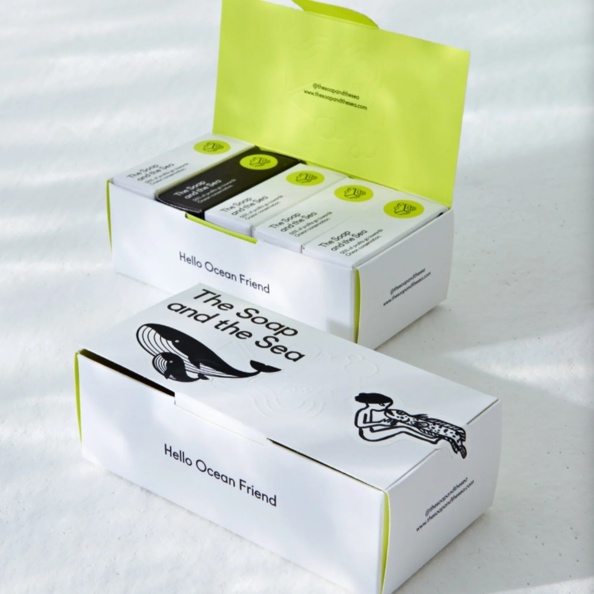 The Soap and the Sea giftbox Big Splash met alle 5 de zepen in een cadeauverpakking. Doos je open en dicht