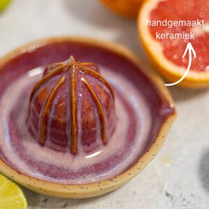 Alternative view of Citruspers rood keramiek | handgemaakt